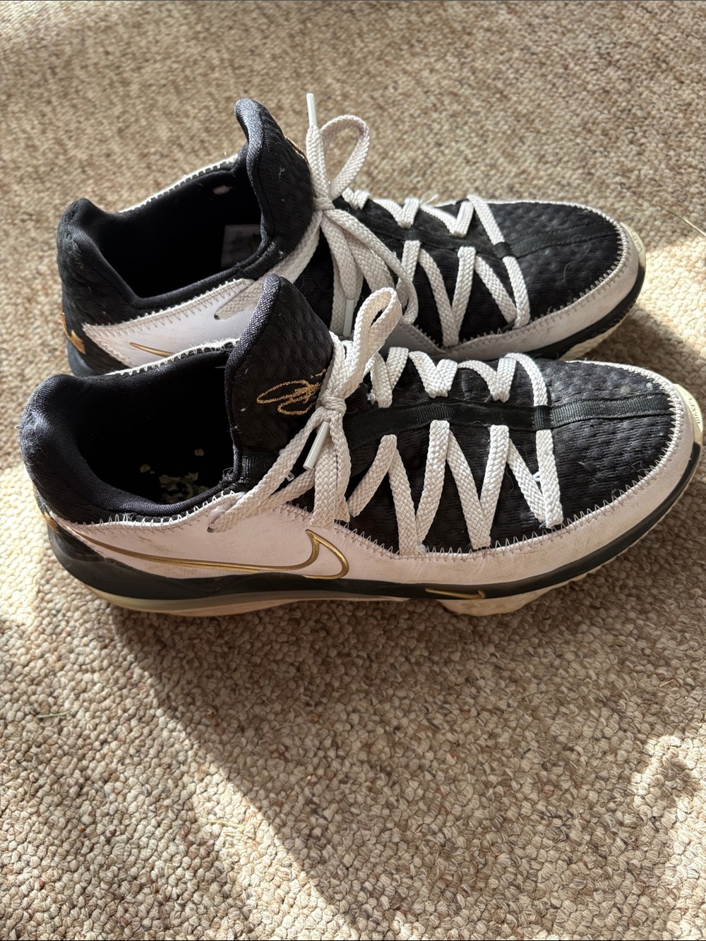Nike LeBron 17 Gold Metallic Mens Black, White & Gold Low-Top Athletic Shoes